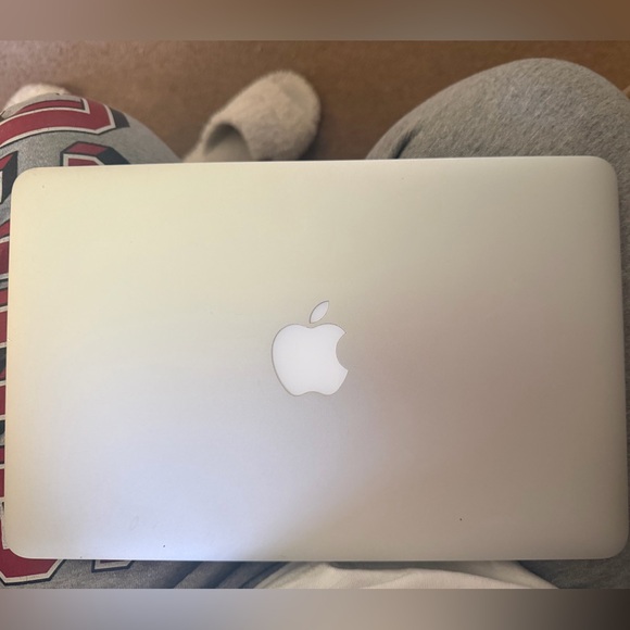 Apple MacBook in Sleek Silver
